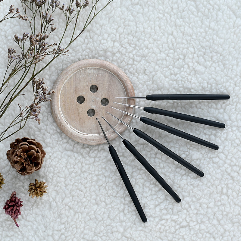 Steel Crochet Hooks With Black Soft Feel Grips